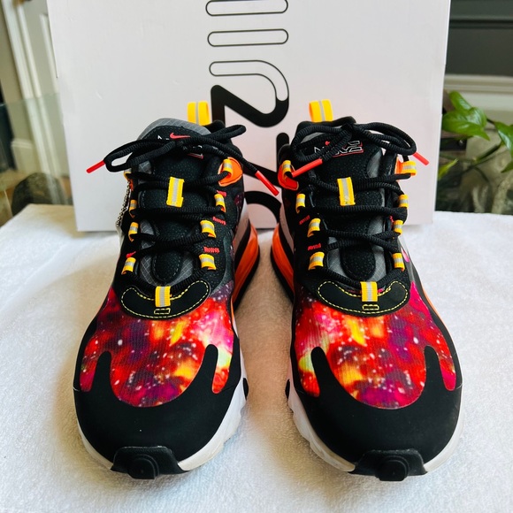 Air Max 270 React - Picture 3 of 8